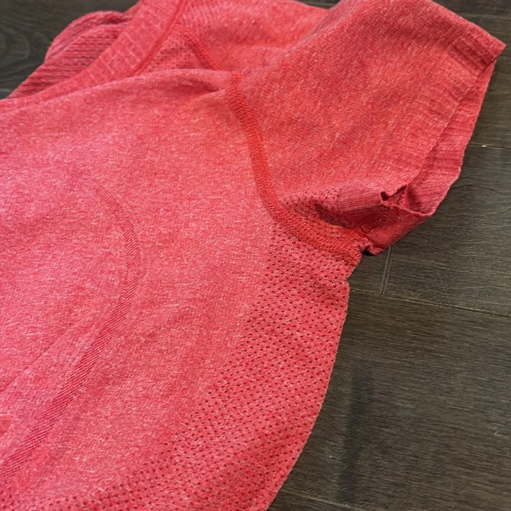 Lululemon short sleeve tech shirt, hip length. size 4